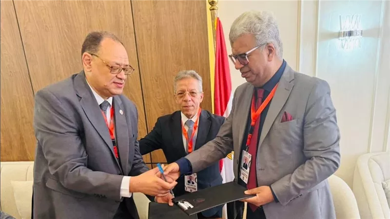 نقابتا أطباء قنا وسوهاج توقعان بروتوكول توأمة لدعم التدريب وتوحيد المهن