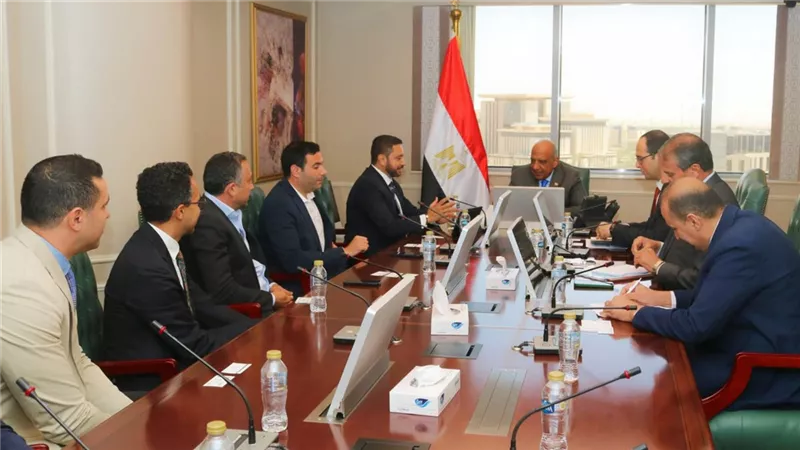 وزير الكهرباء يبحث التعاون مع تحالف شركات لترشيد استهلاك الطاقة وتطوير الإنارة