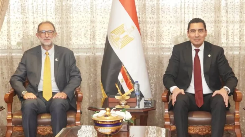 سلامة الغذاء ووزارة الشباب تبحثان تعزيز الوعي الغذائي بين الشباب والرياضيين