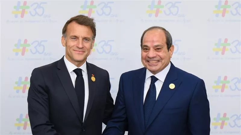 السيسي يشارك في عشاء رسمي على هامش قمة إفريقيا–فرنسا