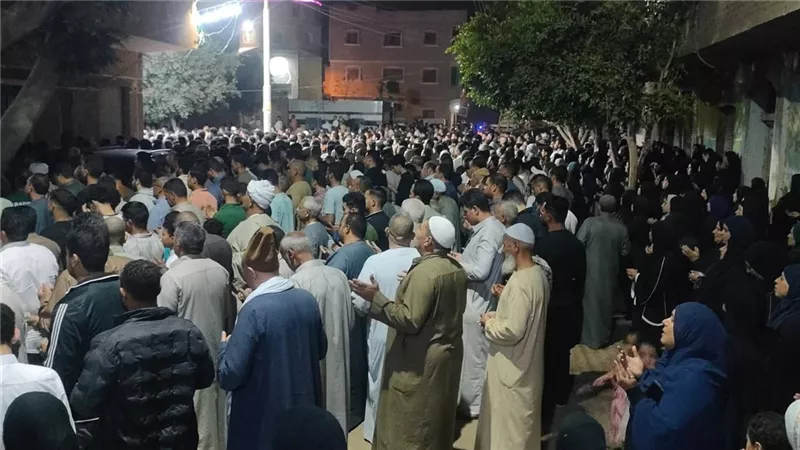 قتلوه غدرًا بسبب المال.. المئات يشيعون ضحية أصدقائه في القليوبية