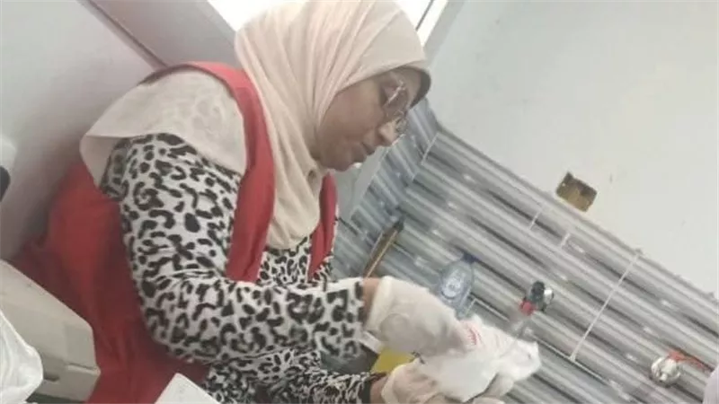 قافلة المبادرات الرئاسية تفحص العاملين بمدرسة محمد حافظ وتقدم خدمات بالسويس 