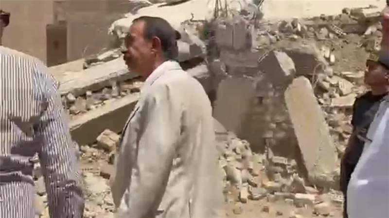 محافظ سوهاج يقود حملة بجرجا ويؤكد: لن نسامح في متر واحد ولن يترك أي مسؤول فاسد