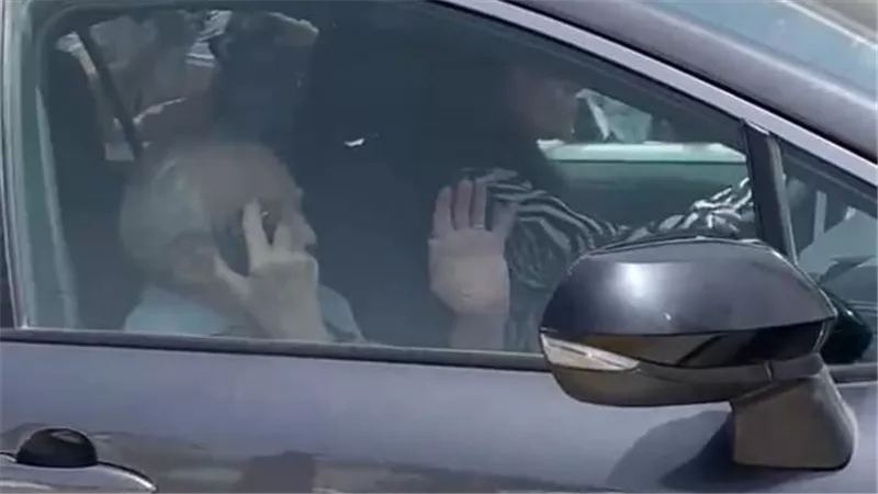 رشوان توفيق وإيهاب فهمي أول الحضور.. وصول جثمان عبدالرحمن أبو زهرة لتشييعه 