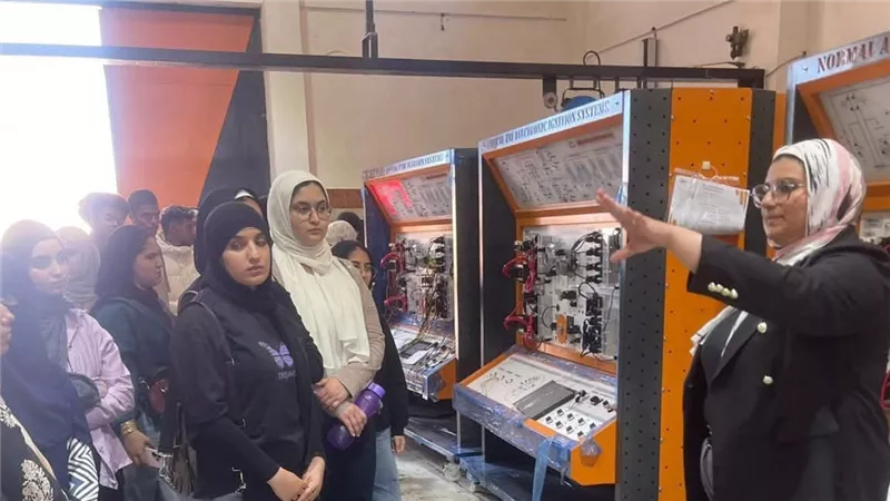 من قاعات الدراسة إلى أرض الواقع.. طلاب علوم الطاقة بـ