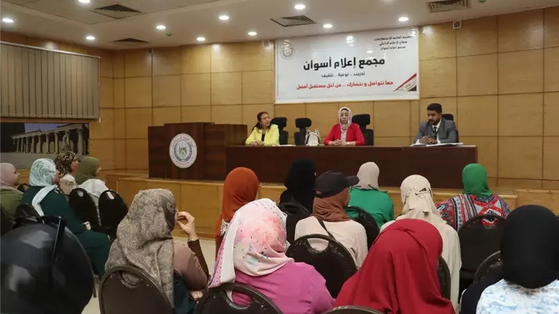 «يلا نشتغل».. أسوان تدعم الشباب بمبادرات للتأهيل والعمل والتنمية