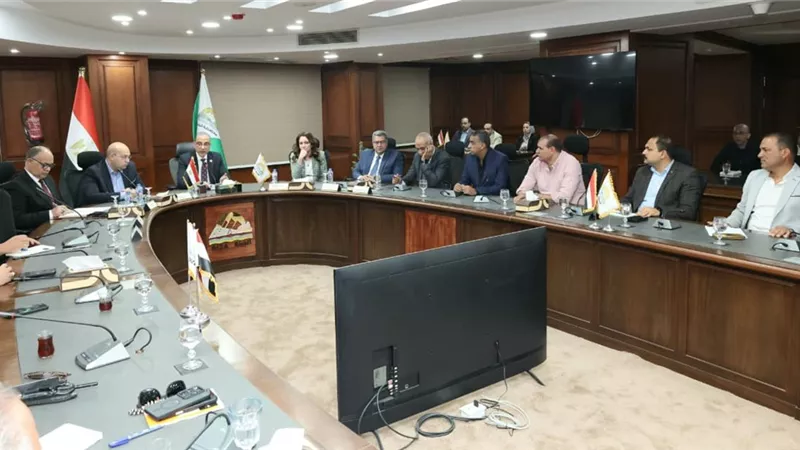 محافظ الجيزة يوجه القيادات الجديدة: خدمة المواطن أولوية العمل التنفيذي