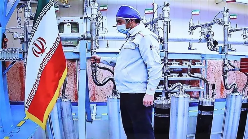 إيران تهدد برفع نسبة تخصيب اليورانيوم إلى 90% في حال تعرضها لهجوم