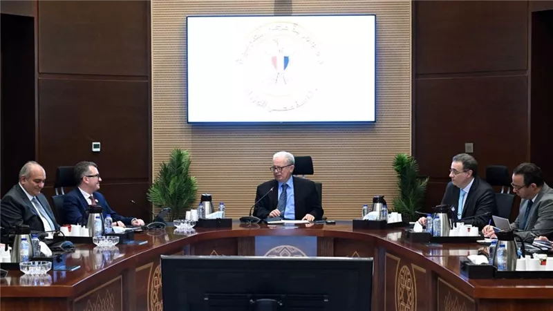 نائب رئيس الوزراء يترأس الاجتماع الأول للجنة تطوير أداء الجهاز الإداري للدولة 