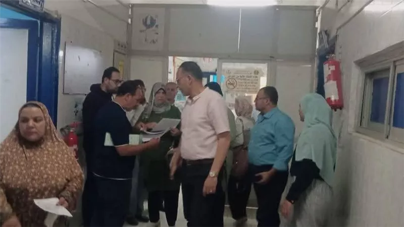 إحالة 36 من العاملين للتحقيق خلال زيارة مفاجئة لمستشفى الشهداء المركزي