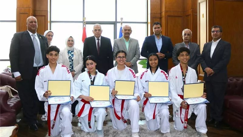 محافظ السويس يكرم أبطال الكاراتيه بعد التألق في بطولة شمال أفريقيا