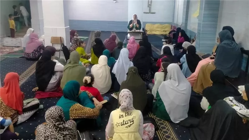 مسجد الرحمة بمنفلوط يحتضن درسًا علميًا حول مراتب الدين من «الأربعين النووية»