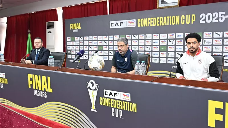 جلسة فنية لمعتمد جمال مع لاعبي الزمالك استعدادًا لمباراة اتحاد العاصمة 