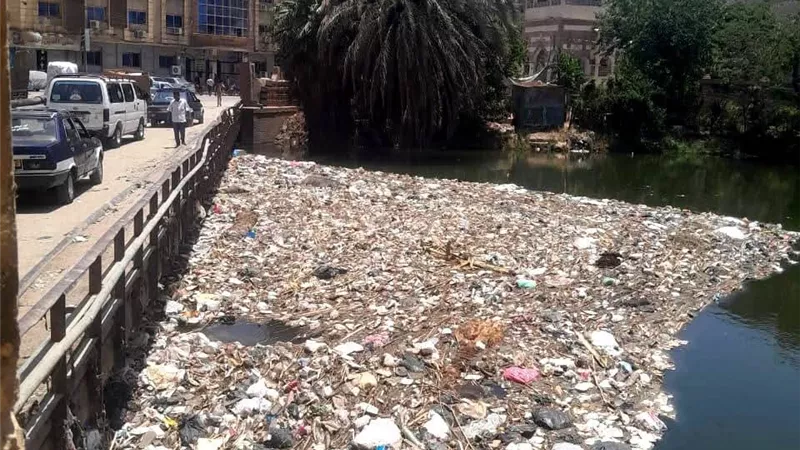 استجابة فورية لشكاوى المواطنين.. رفع مخلفات من ترعة أسفل كوبري القنابرة بسوهاج