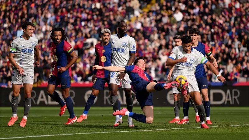 موعد مباراة برشلونة وألافيس اليوم في الدوري الإسباني 2025-26 والقنوات الناقلة