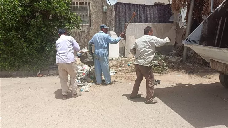 حي السويس يواصل حملات رفع الإشغالات وإزالة التعديات بالشوارع الرئيسية