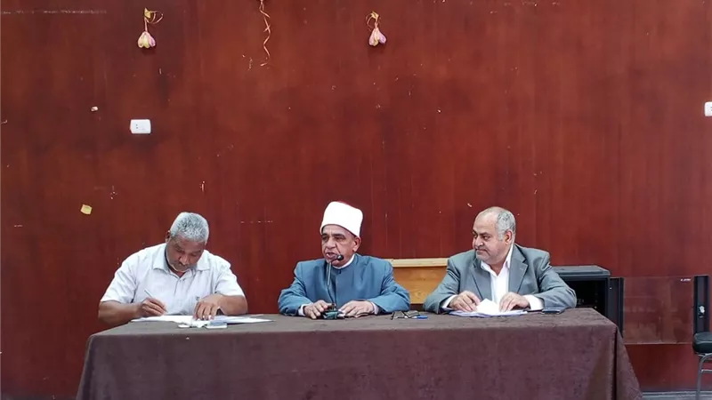 رئيس منطقة السويس الأزهرية يجتمع برؤساء لجان الشهادتين الابتدائية والإعدادية 