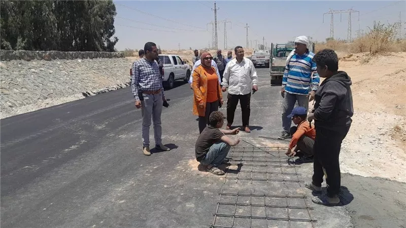 محافظ أسيوط: استمرار أعمال رصف طريق الجبانات بدشلوط في ديروط