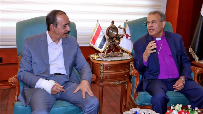 لتعزيز التعاون المشترك.. محافظ سوهاج يستقبل رئيس الطائفة الإنجيلية بمصر