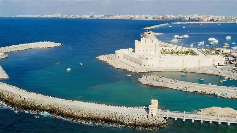 إنشاء تطبيق رقمي لتراخيص الشواطئ وإنجاز طلبات الأعمال بالمنطقة الساحلية 