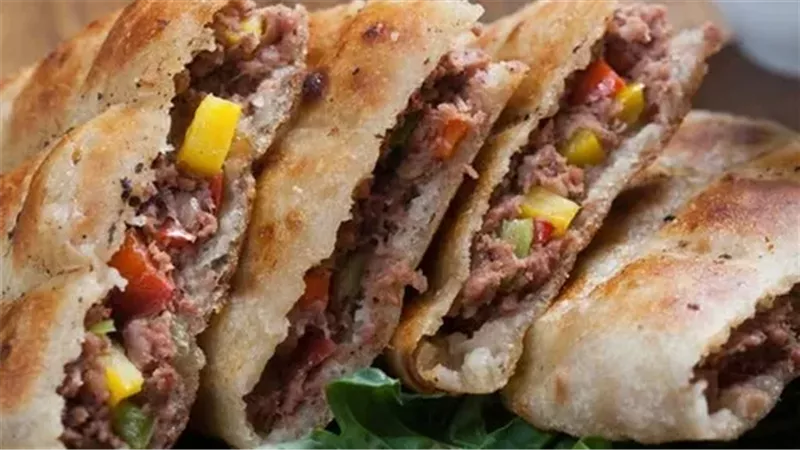 طريقة عمل الحواوشي بالسجق.. خطوة بخطوة لطعم شهي وأحلى من الجاهز