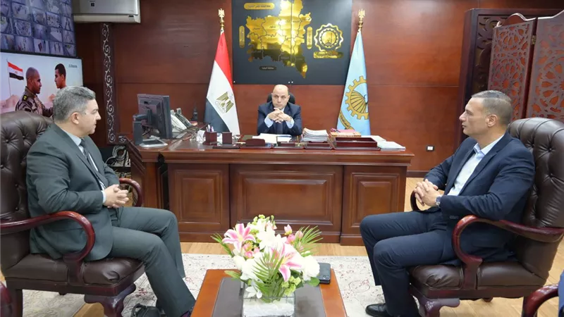 محافظ الغربية يعقد اجتماعًا لمتابعة موقف تشغيل مركز خدمات مصر 