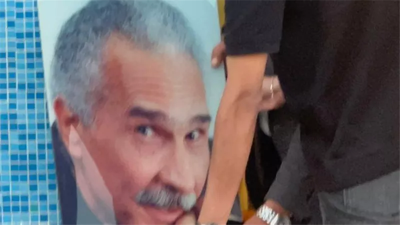 وداعًا عبدالرحمن أبو زهرة..  صور الراحل حاضرة في العزاء