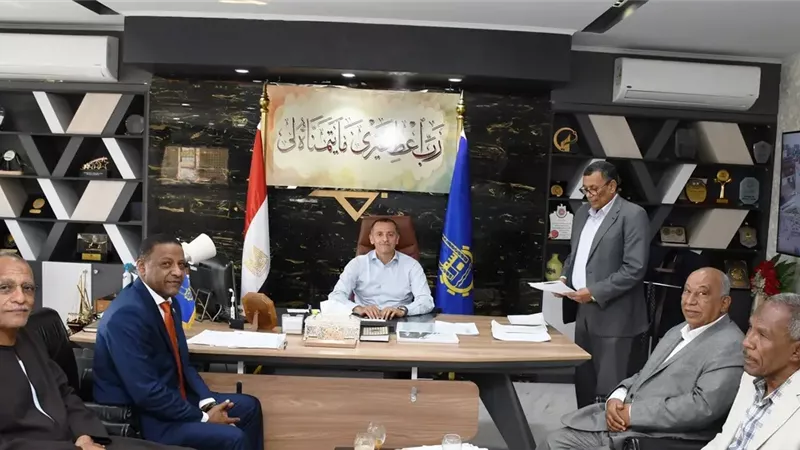 محافظ أسوان يلتقي أعضاء النواب والشيوخ ويؤكد على تعزيز التكامل بين السلطتين 