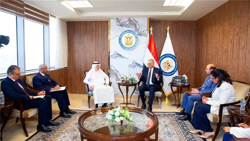 وزير البترول يبحث مع مؤسسة التمويل الإسلامية فرص التعاون في مجالات الطاقات