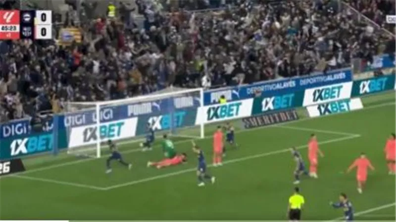 أهداف وملخص مباراة برشلونة وألافيس الشوط الأول في الدوري الإسباني 2025-26