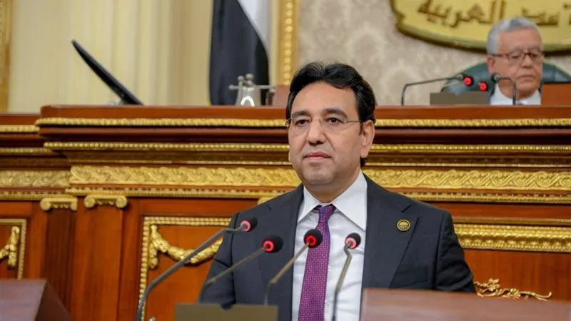 أيمن محسب يتقدم باقتراح برغبة لتنظيم نشاط البلوجرز وصناع المحتوى الرقمي في مصر