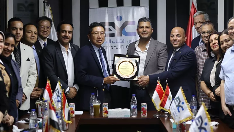 مجلس الشباب المصري يبحث مع سفير سنغافورة سبل التعاون في التنمية وبناء الإنسان