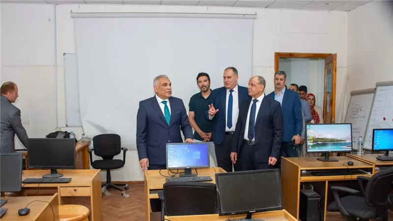 رئيس جامعة طنطا يتفقد كلية الآداب.. دعم لذوي الهمم واهتمام بالطلاب الوافدين 