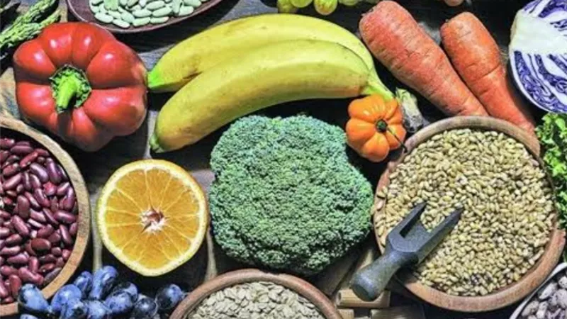     فواكه غنية بالألياف تساعد على تحسين الهضم والشعور بالشبع
