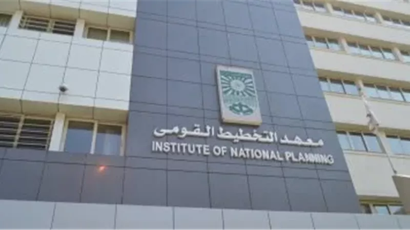 التخطيط القومي يستعرض موجز سياسات مواجهة تحديات فجوة الادخار