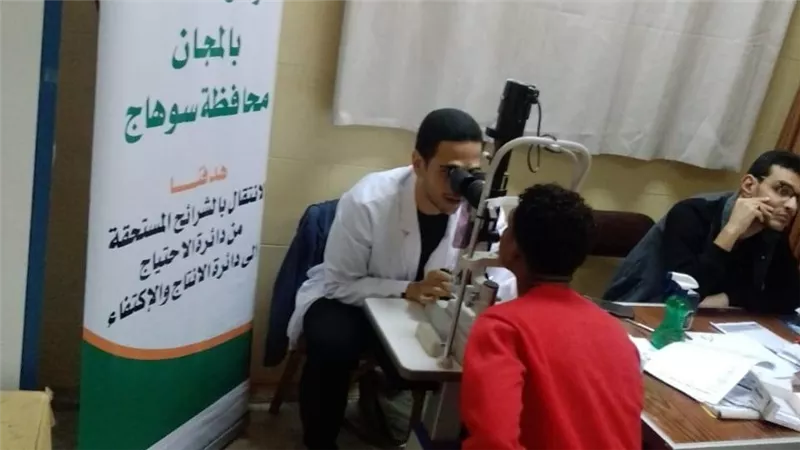 توقيع الكشف على 96 حالة ضمن قافلة طبية بمحافظة سوهاج