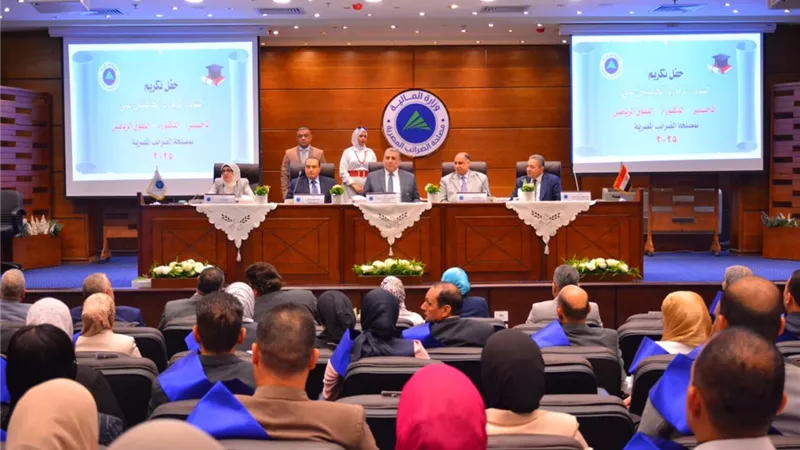 مصلحة الضرائب تكرم المتميزين رياضياً وحملة الماجستير والدكتوراه