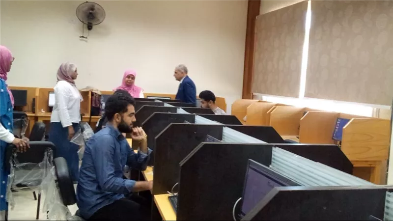 1500 طالب يخضون الامتحانات الإلكترونية بتمريض جامعة أسوان 