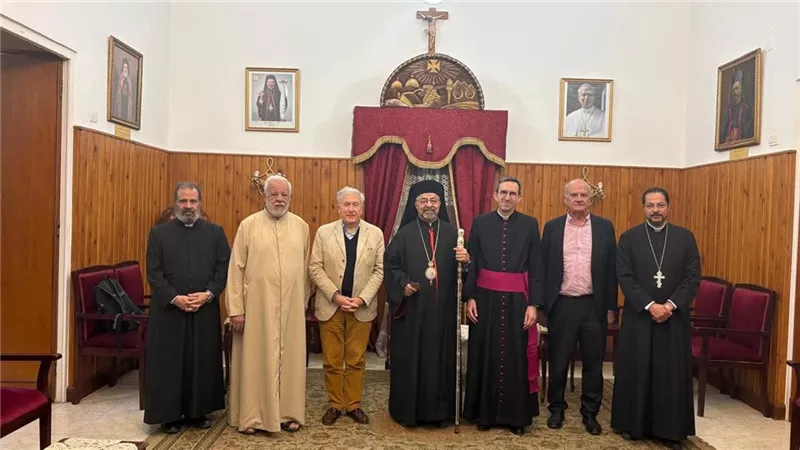 الأنبا إبراهيم إسحق يستقبل وفد مؤسسة أعمال الشرق بالمقر البطريركي