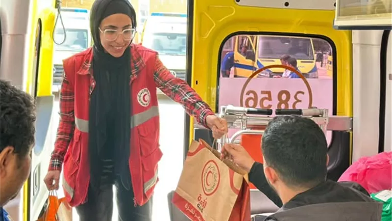 بـ 3 آلاف طن من المساعدات.. الهلال الأحمر يُطلق قافلة «زاد العزة» الـ  196