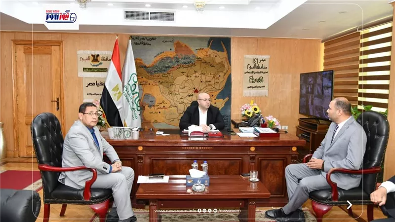 محافظ الفيوم يبحث تطوير قطاع البريد وتأمين استمرار الخدمات بالمقار الحيوية