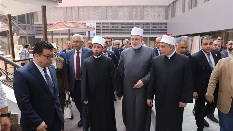رئيس الأزهر ووزير الأوقاف يتفقدان مبنى الأطفال بـ «الزهراء الجامعي» قبل إحلاله