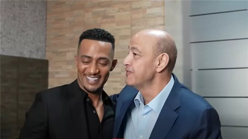 أنا ليا عندك 300 ألف جنيه.. عمرو أديب يفاجئ محمد رمضان في أول لقاء بـ«الحكاية»