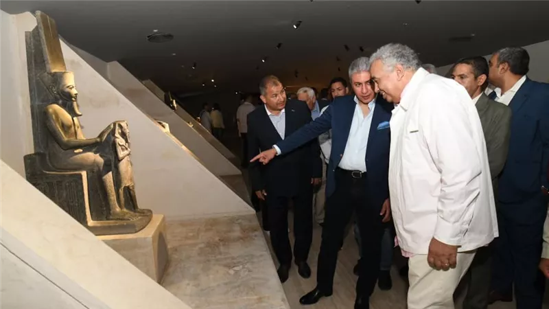 بعد التطوير.. الآثار: عرض خبيئة معبد الأقصر كاملة بقاعة واحد بمتحف الأقصر  