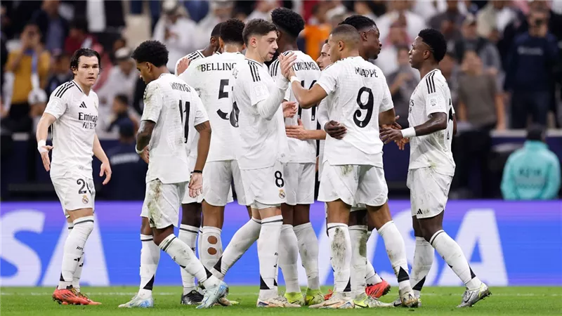 ألفارو أربيلوا يعلن قائمة ريال مدريد لمباراة إشبيلية في الدوري الإسباني