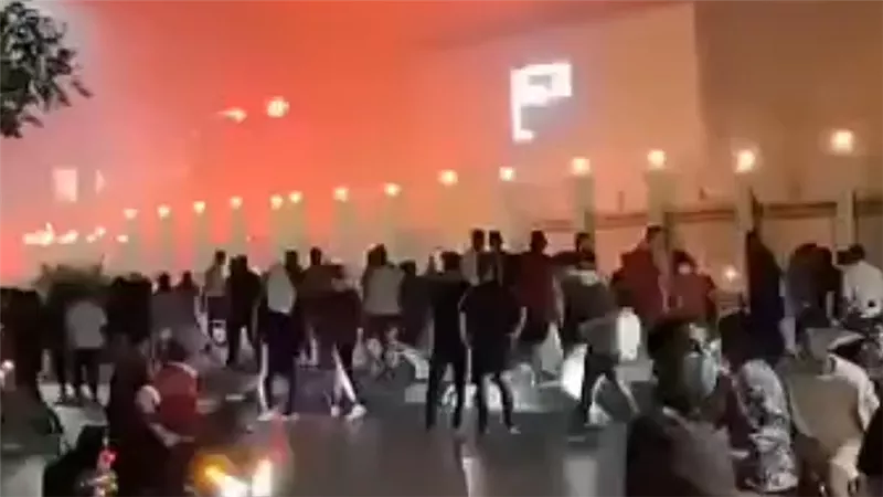شغب مباراة الاتحاد والسويحلي يمتد إلى مقر حكومة طرابلس.. ماذا حدث في ليبيا؟