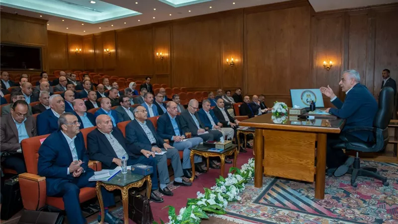 جمبلاط يتابع الأداء المالي والإنتاجي لشركات الإنتاج الحربي