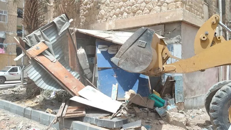 إزالة 10 أكشاك غير مرخصة وإعادة الانضباط بمدينة الصباح في حي فيصل بالسويس