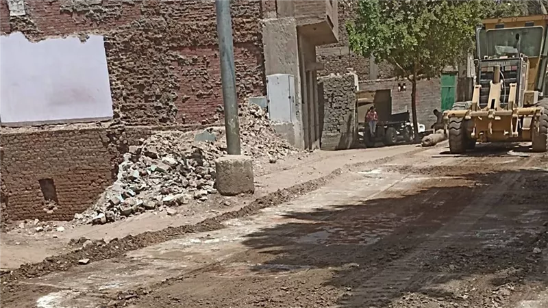 محافظ أسيوط: استمرار حملات تسوية وتمهيد الطرق لتحسين حركة المواطنين 