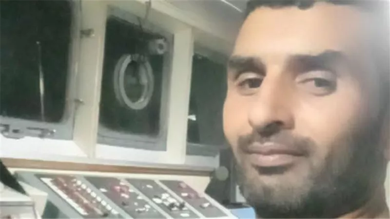 شقيق والدة البحار سامح المخطوف يروي تفاصيل صادمه..الطعام والمياه خلصت من السفي